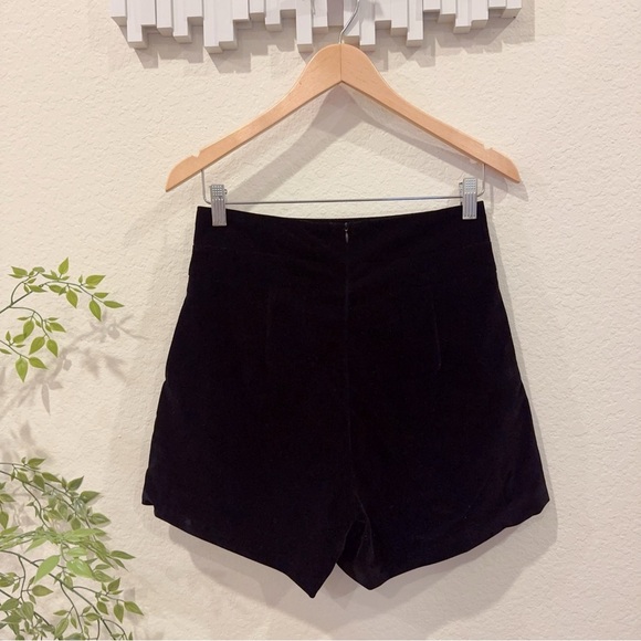 J.ING Black Velvet High Waist Shorts with Pearl Decoration Size M NWT - Picture 5 of 8